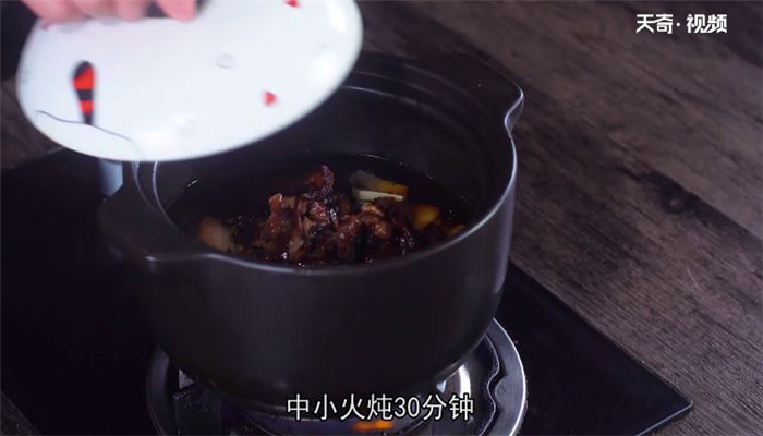 榛蘑烧鸡翅的做法 榛蘑烧鸡翅怎么做 