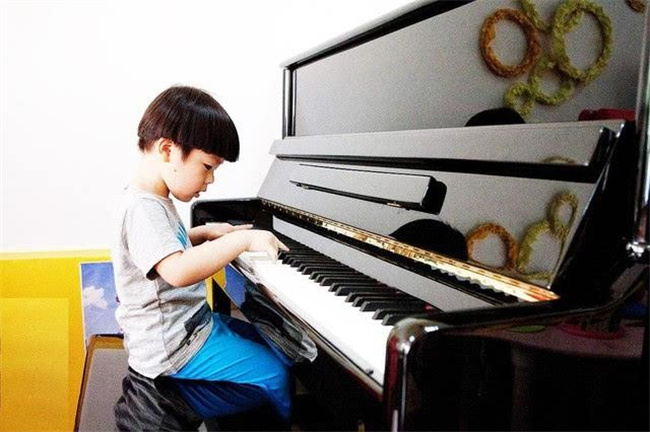 孩子4岁能学钢琴吗 