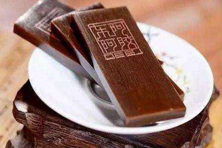 阿胶的功效与作用，阿胶补气血也是丰胸佳品
