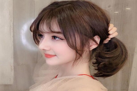 刘海发型女2023，这五款八字刘海能减龄显脸小