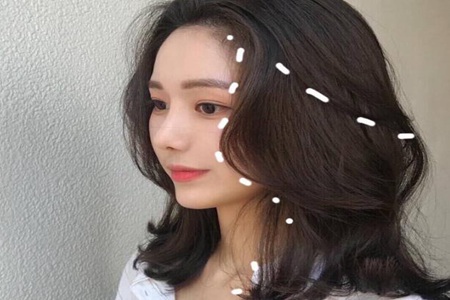 刘海发型女2023，这五款八字刘海能减龄显脸小