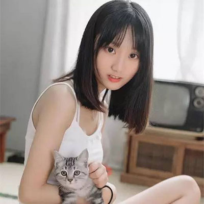 女生简单不失内涵的齐肩直发发型