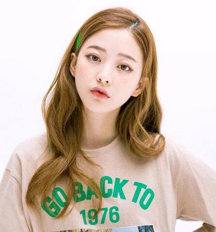 下巴尖女生适合韩范文艺中长发女生发型