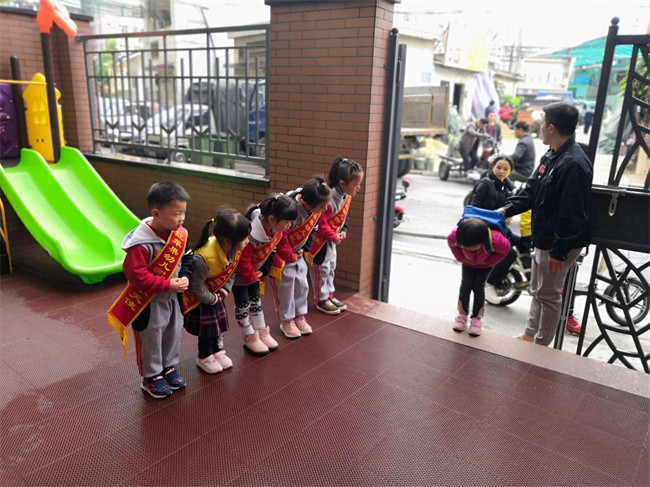 如何教育学龄前幼儿的礼仪 