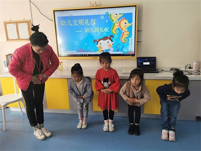 如何教育学龄前幼儿的礼仪 