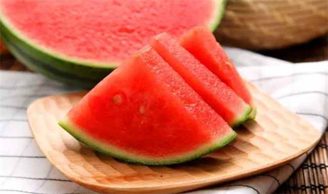 夏季吃西瓜对身体有什么好处 夏天吃西瓜可以减肥吗 