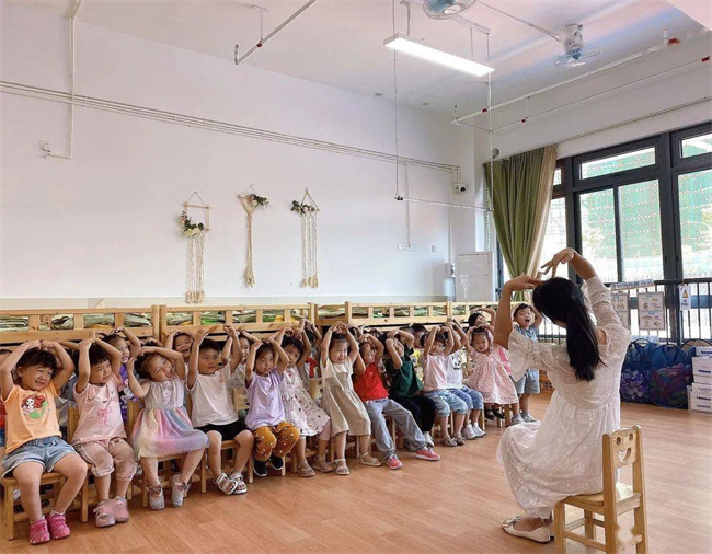 什么样的孩子不适合去幼儿园（语言能力差） 