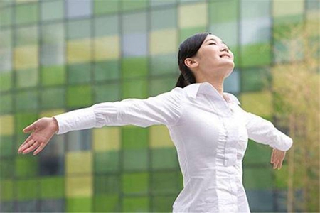 女性胸部飞机坪原因？了解这5个原因生活习惯