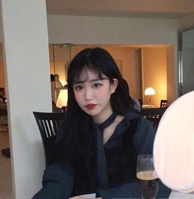 2023留什么刘海最好看 最新流行减龄卷刘海发型女