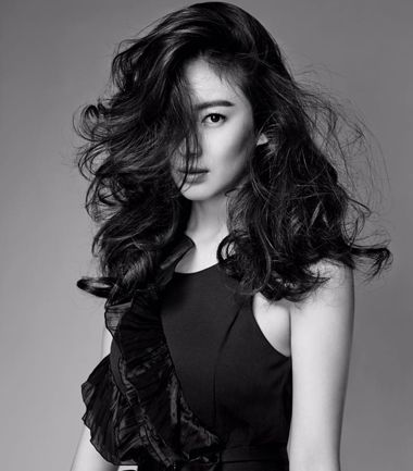 2023年最流行女生时尚卷发发型 蓬松自然显年轻