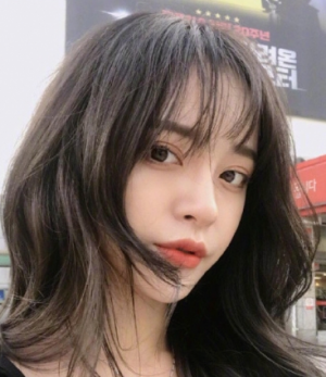 最新最好看的修颜瘦脸长发发型 显时尚美范