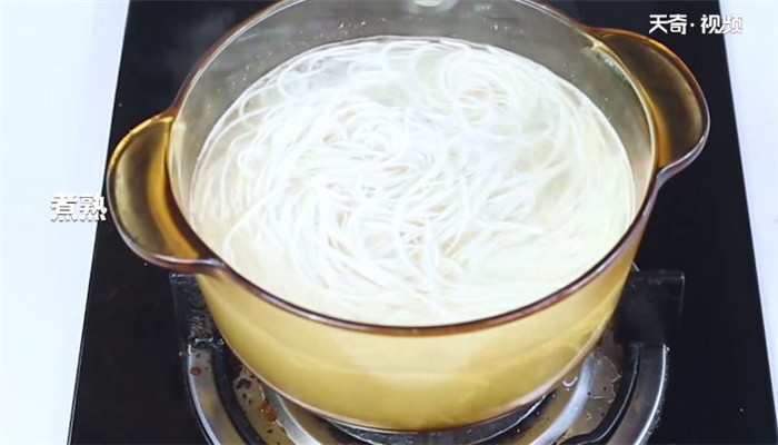 香菇炖鸡面的做法 香菇炖鸡面怎么做 