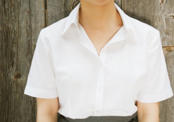 高腰牛仔短裤搭配 高腰牛仔短裤如何穿搭 