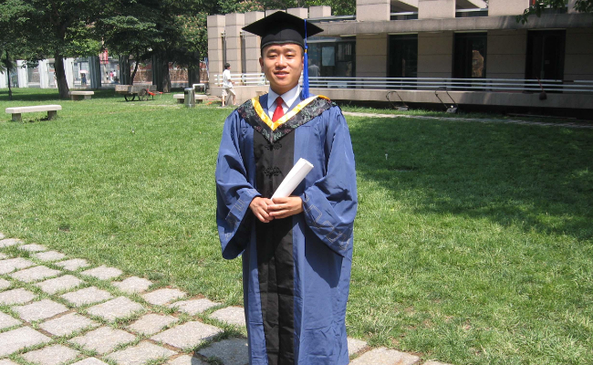 ​硕士爸爸解一年级数学题急出汗 是硕士学历太“水”还是题难？ 