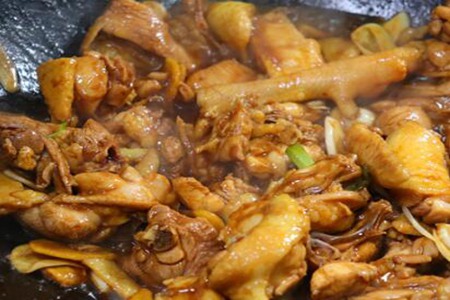 炖鸡怎么炖好吃？香菇炖鸡的做法最正宗的做法