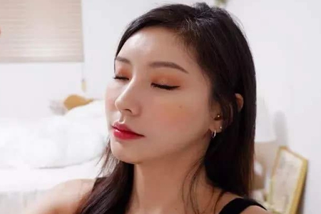 ins最火网红憋气定妆法，红爆隔壁霓虹国及老韩家