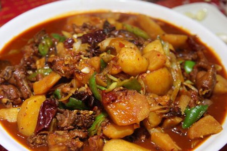 新疆大盘鸡怎么做好吃？家常大盘鸡的制作方法