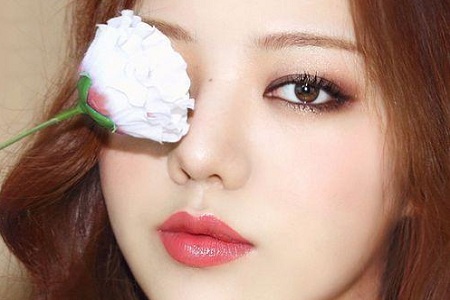 如何改变化妆风格？甜美烟熏妆霸气应战