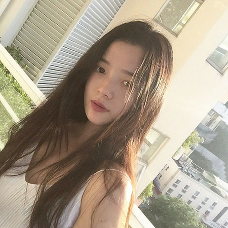女生中分长直发发型 气质中分+长发超美