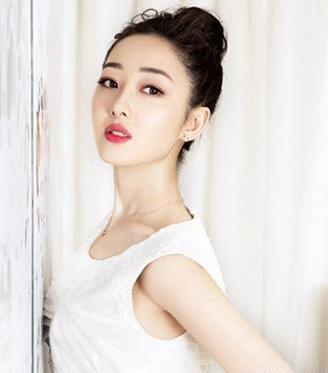 适合长发妹子的可爱丸子头扎发发型