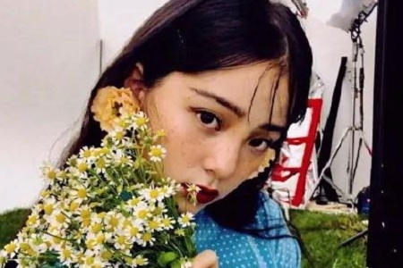 欧阳娜娜雀斑野生眉妆容，迷人计浪费遮瑕超减龄