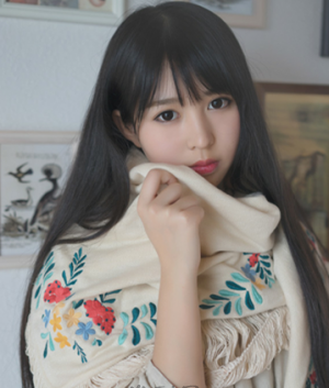 最新的女生直长发发型  百搭简约时尚