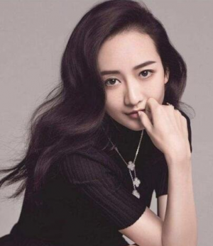 时尚迷人大波浪卷发发型  让你展现淑女美感