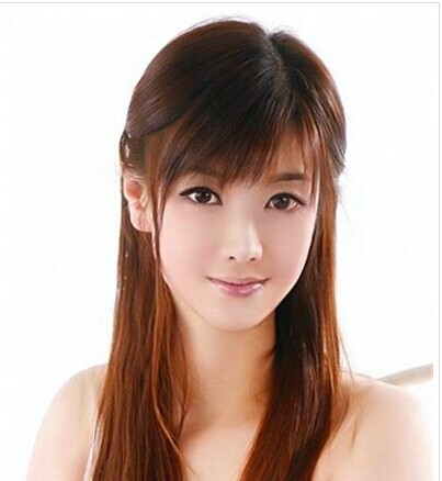 飘逸时尚的女生直发发型　尽显女生的淑女文艺气质