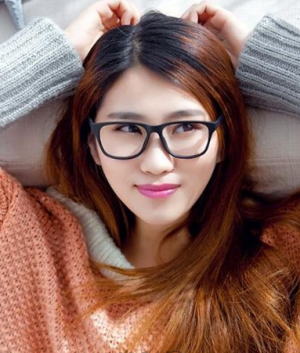 最新的女生直长发发型  百搭简约时尚