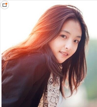 飘逸时尚的女生直发发型　尽显女生的淑女文艺气质