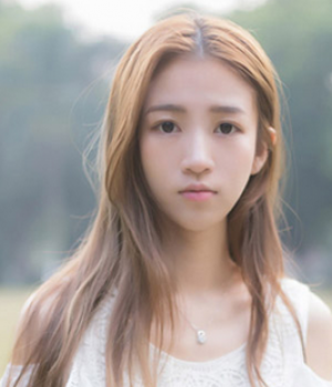 最新的女生直长发发型  百搭简约时尚