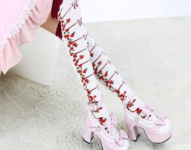 穿lolita一定要穿袜子吗 lo裙配什么袜子