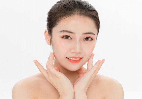 一叶子水乳适合什么年龄 一叶子水乳怎么用 