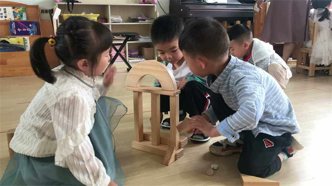 ​自卑的孩子一般都表现出哪些现象 