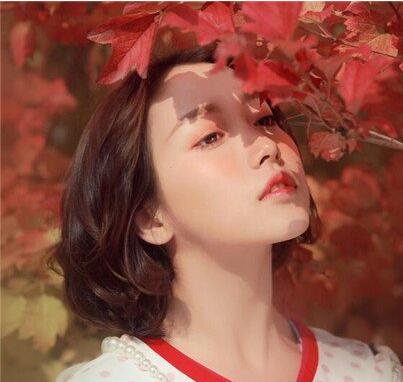 夏季流行减龄锁骨烫短发女