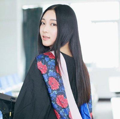 2023绝对不容错过的个性长直发发型