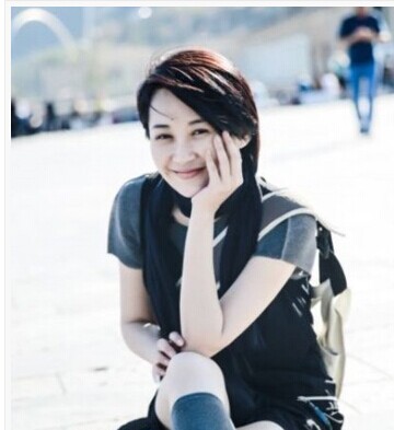 女星许晴魅力发型 有一种成熟女人的独特魅力