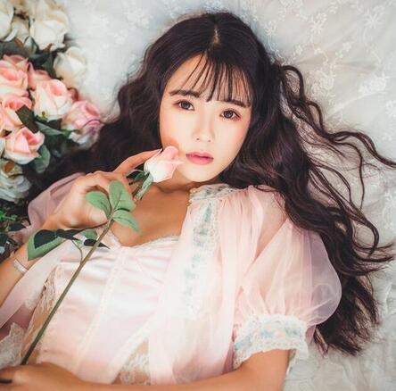 中长波浪卷怎么弄好看 女生显瘦好看的中长波浪卷发型