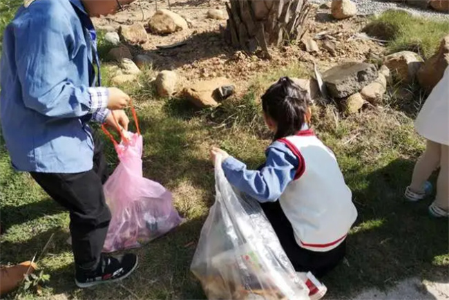 如何让孩子认识到他们的行为对环境的影响？ 