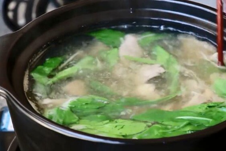 猪肝汤怎么做又嫩又好吃，枸杞叶猪肝汤的做法和功效