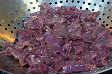 猪肝怎么炒好吃又嫩？青蒜苗炒猪肝家常做法