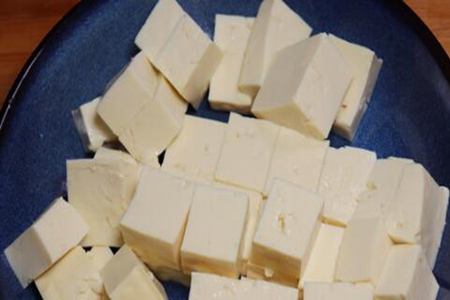 鲫鱼汤怎么炖好喝又营养？鲫鱼豆腐汤的做法窍门