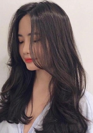 时尚卷发造型瘦脸减龄 年底聚会必备