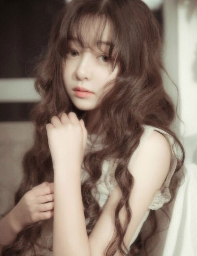 大脸女孩适合什么发型 修颜显脸小