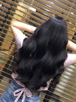 时尚卷发造型瘦脸减龄 年底聚会必备