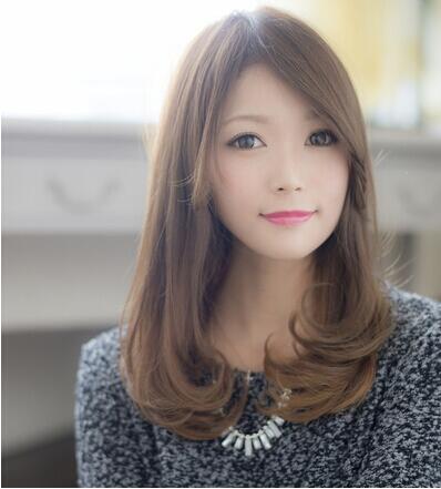头型长小脸宽女生适合的微卷梨花头发型