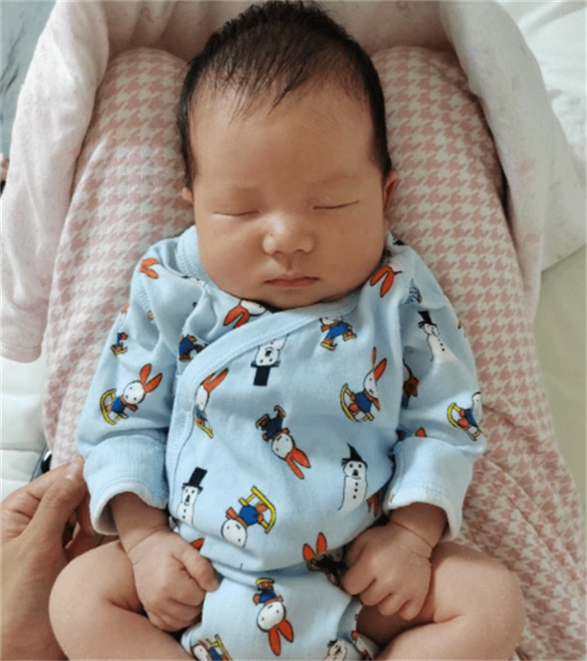 宝宝有这一习惯时 宝宝大脑发育会更好 妈妈别疏忽 