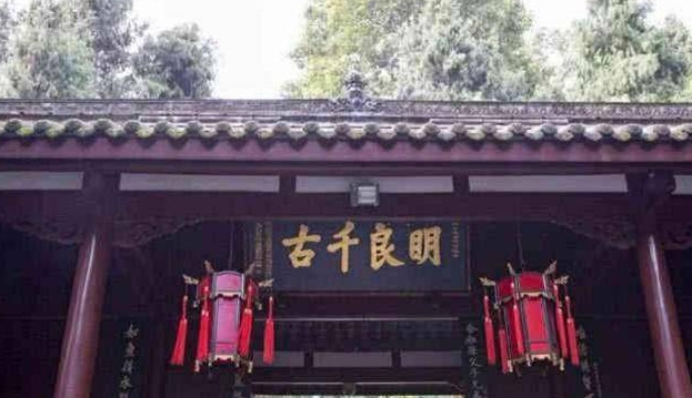 明孝陵的“明”，为何被写成了眀？康熙在暗讽大明有月无日？ 