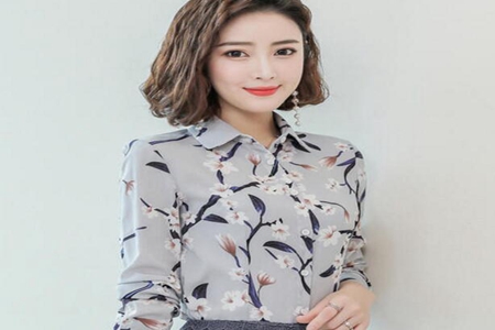 小碎花衬衫搭配什么裤子，这三款简单实用的穿搭引领潮流