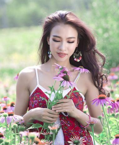 发量少女生适合的蓬松自然长发烫发发型